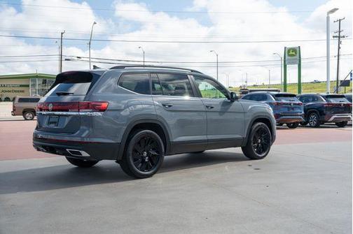 pure gray 2026 Volkswagen Atlas 2.0T SE w/Technology