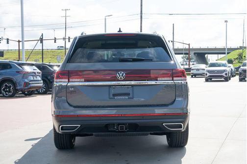 pure gray 2026 Volkswagen Atlas 2.0T SE w/Technology