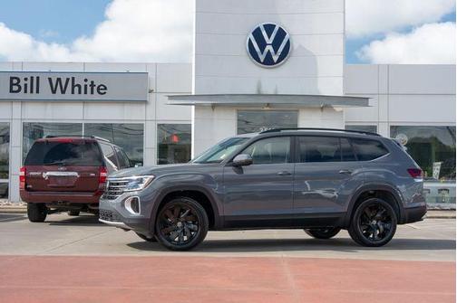 pure gray 2026 Volkswagen Atlas 2.0T SE w/Technology