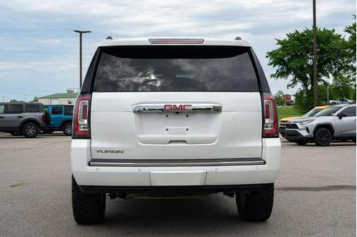White Frost Tricoat 2019 GMC Yukon Denali