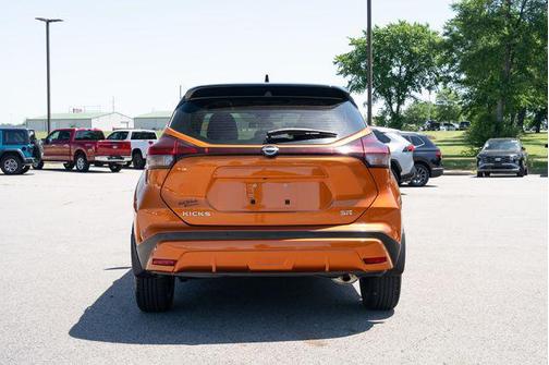 Monarch Orange Metallic/Super Black 2023 Nissan Kicks SR