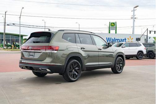 Avocado Green Pearl 2026 Volkswagen Atlas 2.0T SE w/Technology 4MOTION