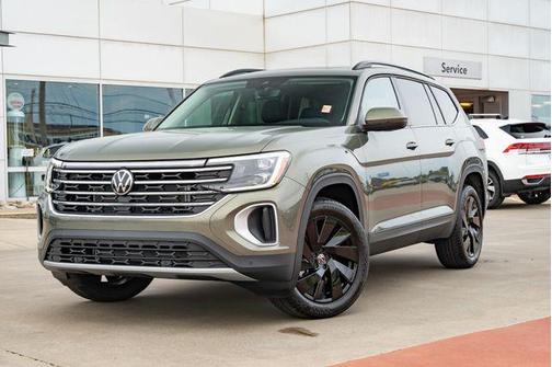 Avocado Green Pearl 2026 Volkswagen Atlas 2.0T SE w/Technology 4MOTION