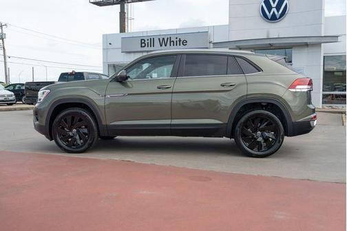 avocado green pearl 2026 Volkswagen Atlas Cross Sport 2.0T SE w/Technology
