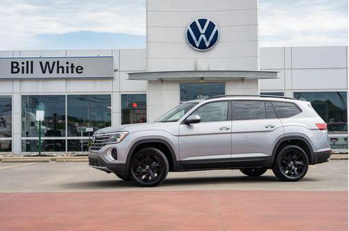 Silver Mist 2026 Volkswagen Atlas 2.0T SE w/Technology