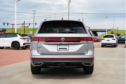 Silver Mist 2026 Volkswagen Atlas 2.0T SE w/Technology