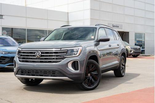 pure gray 2026 Volkswagen Atlas 2.0T SE w/Technology