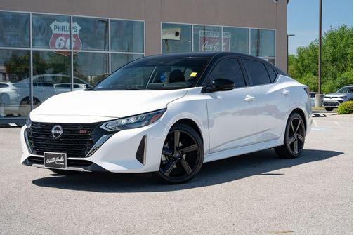 Aspen White Tricoat/Super Black 2024 Nissan Sentra SR