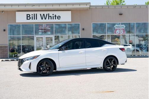 Aspen White Tricoat/Super Black 2024 Nissan Sentra SR