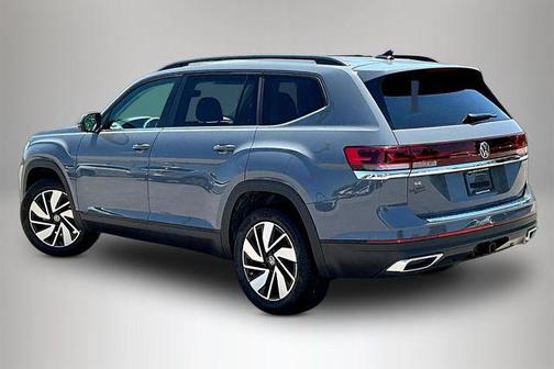 Pure Gray 2026 Volkswagen Atlas 2.0T SE w/Technology 4MOTION