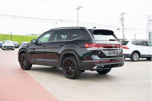 deep black pearl 2026 Volkswagen Atlas 2.0T SE w/Technology