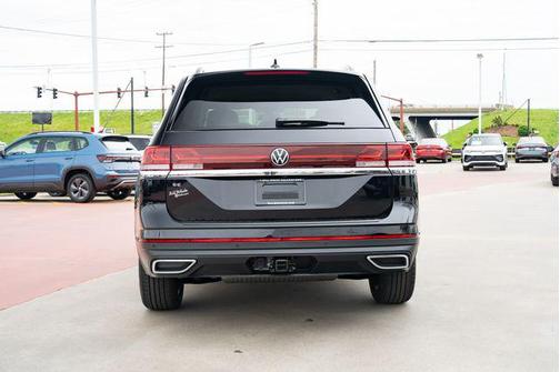 deep black pearl 2026 Volkswagen Atlas 2.0T SE w/Technology