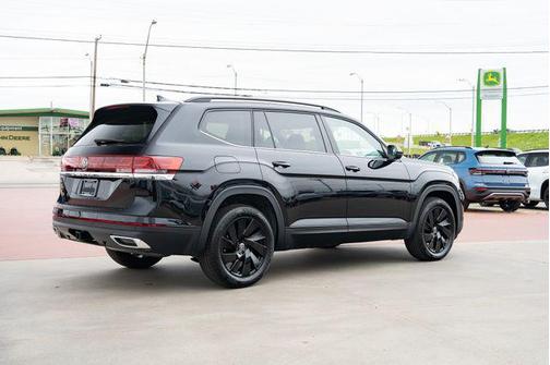 deep black pearl 2026 Volkswagen Atlas 2.0T SE w/Technology