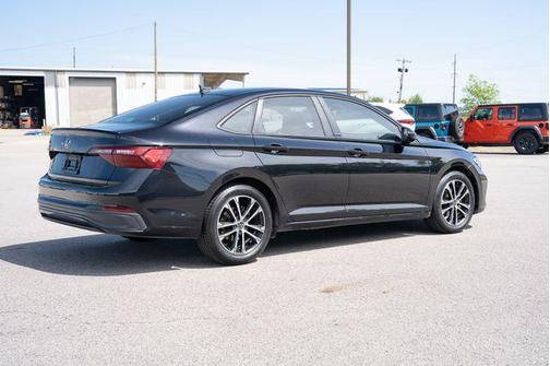 Deep Black Pearl 2024 Volkswagen Jetta 1.5T Sport