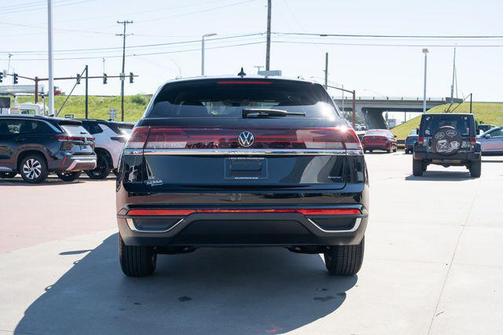 deep black pearl 2026 Volkswagen Atlas Cross Sport 2.0T SE