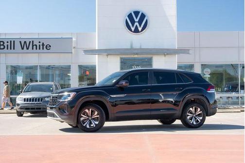 deep black pearl 2026 Volkswagen Atlas Cross Sport 2.0T SE