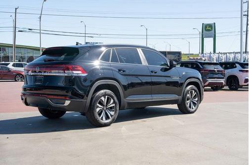 deep black pearl 2026 Volkswagen Atlas Cross Sport 2.0T SE