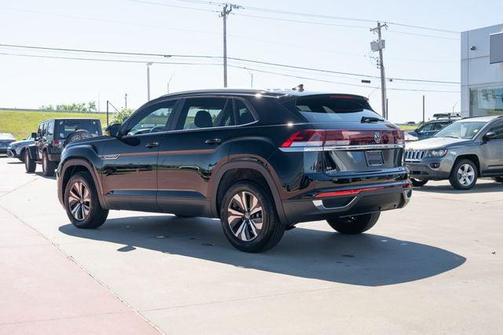deep black pearl 2026 Volkswagen Atlas Cross Sport 2.0T SE