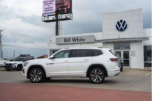 Opal White Pearl 2026 Volkswagen Atlas 2.0T SEL Premium R-Line 4MOTION