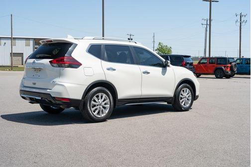 Pearl White Tricoat 2020 Nissan Rogue SV