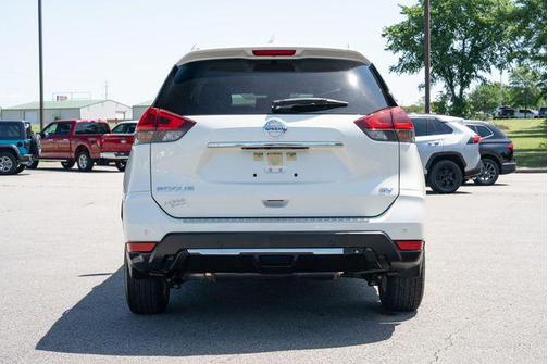 Pearl White Tricoat 2020 Nissan Rogue SV