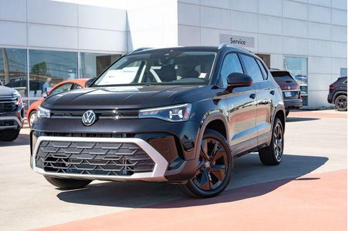 Deep Black Pearl 2026 Volkswagen Taos SE