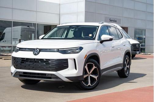 pure white 2026 Volkswagen Tiguan 2.0T SE