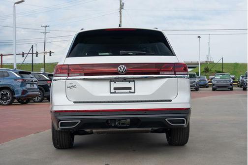 opal white pearl 2026 Volkswagen Atlas 2.0T SE w/Technology