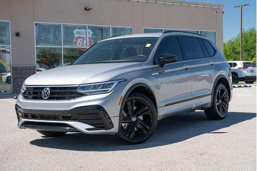 Pyrite Silver Metallic 2023 Volkswagen Tiguan 2.0T SE R-Line Black