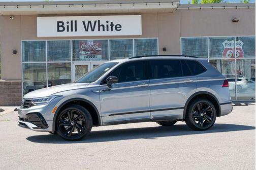 Pyrite Silver Metallic 2023 Volkswagen Tiguan 2.0T SE R-Line Black