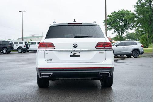 Pure White 2022 Volkswagen Atlas 2.0T SE w/Technology 4MOTION