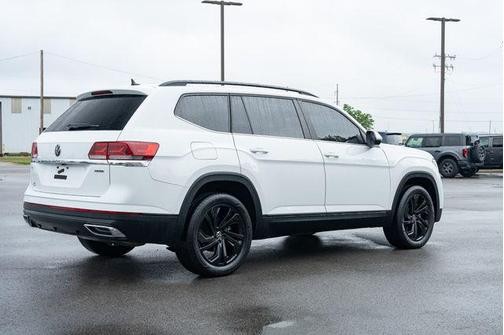 Pure White 2022 Volkswagen Atlas 2.0T SE w/Technology 4MOTION