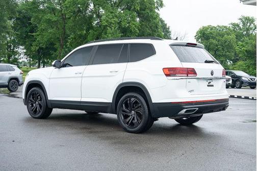 Pure White 2022 Volkswagen Atlas 2.0T SE w/Technology 4MOTION