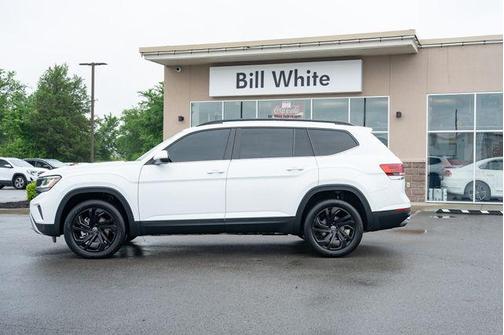 Pure White 2022 Volkswagen Atlas 2.0T SE w/Technology 4MOTION