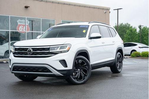 Pure White 2022 Volkswagen Atlas 2.0T SE w/Technology 4MOTION