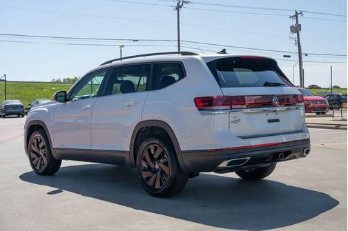 opal white pearl 2026 Volkswagen Atlas 2.0T SE w/Technology