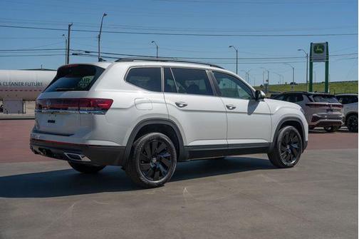 opal white pearl 2026 Volkswagen Atlas 2.0T SE w/Technology