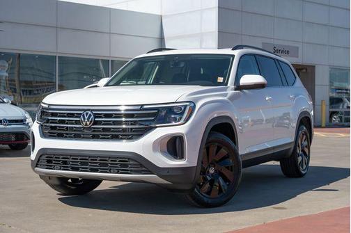 opal white pearl 2026 Volkswagen Atlas 2.0T SE w/Technology
