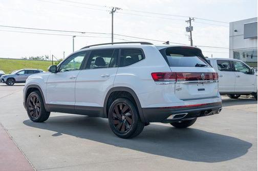 opal white pearl 2026 Volkswagen Atlas 2.0T SE w/Technology