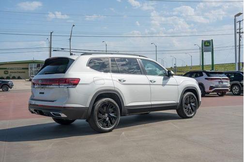 opal white pearl 2026 Volkswagen Atlas 2.0T SE w/Technology