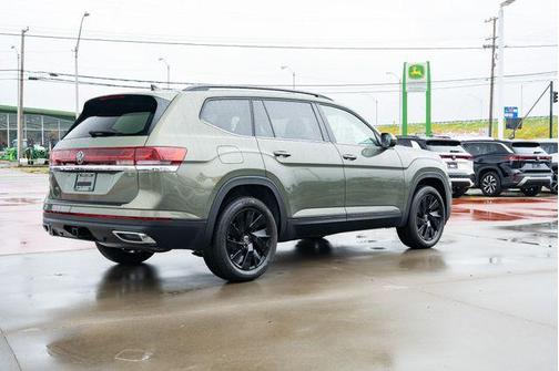 avocado green pearl 2026 Volkswagen Atlas 2.0T SE w/Technology
