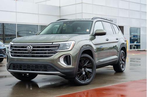 avocado green pearl 2026 Volkswagen Atlas 2.0T SE w/Technology