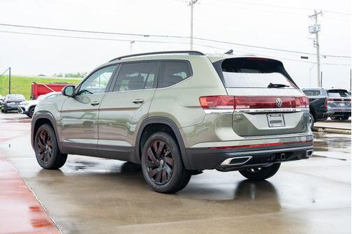 avocado green pearl 2026 Volkswagen Atlas 2.0T SE w/Technology