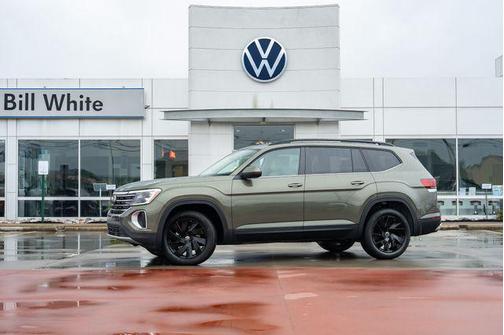 avocado green pearl 2026 Volkswagen Atlas 2.0T SE w/Technology