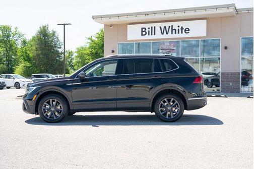 Deep Black Pearl 2023 Volkswagen Tiguan 2.0T SE