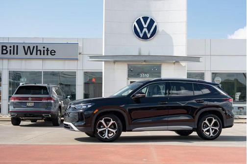 deep black pearl 2026 Volkswagen Tiguan 2.0T SE