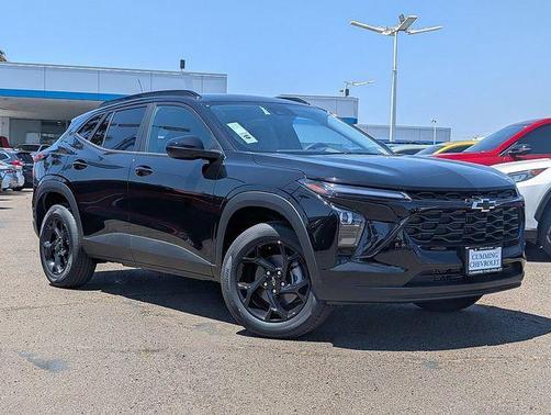 Mosaic Black Metallic 2026 Chevrolet Trax LT