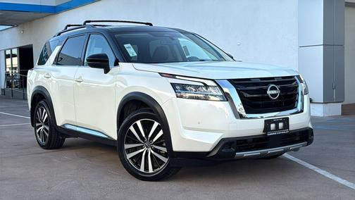 Pearl White Tricoat/Super Black 2024 Nissan Pathfinder Platinum FWD