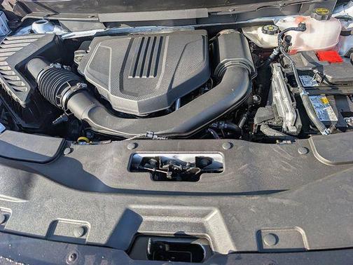 Polar White Tricoat 2026 Chevrolet Traverse AWD Z71