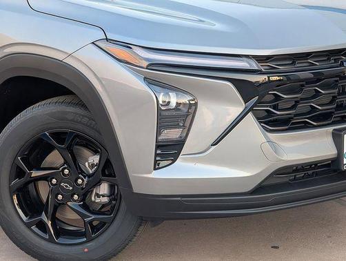 Sterling Gray Metallic 2026 Chevrolet Trax LT